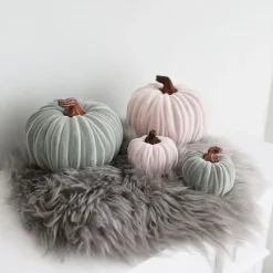 Deko-Kurbis Mit Samtuberzug 16Cm