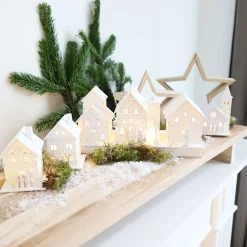 Weihnachtliches Led-Dekodorf Aus Holz Weis
